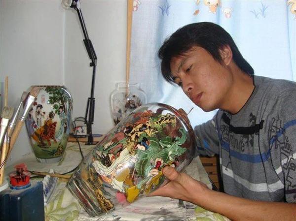 李海波：大型瓶里的内画艺术欣赏