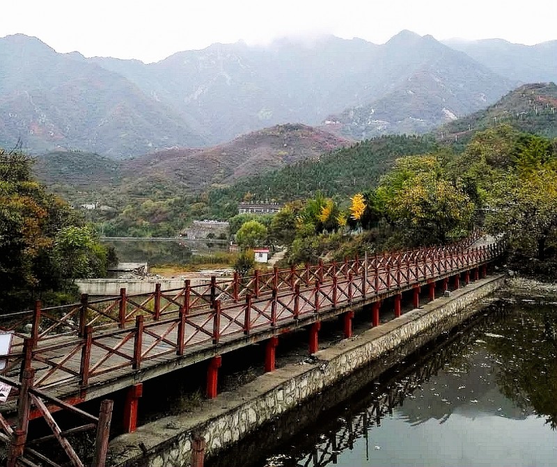 记者摄影家走进房山金祖山风景区釆风