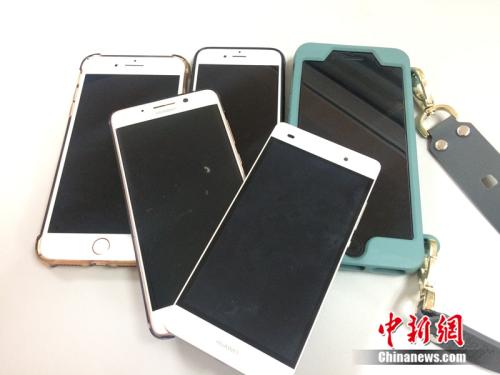 资料图：手机。中新网 邱宇 摄