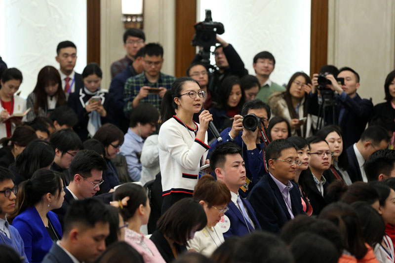 十三届全国人大一次会议举行新闻发布会