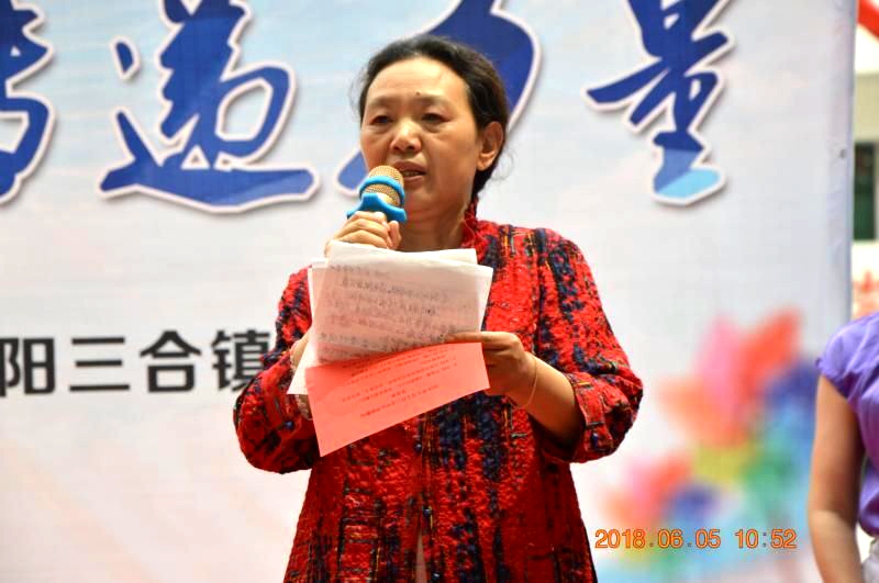 善举凝聚美德   爱心传递力量———关爱贫困留守儿童走进三合镇中心学校