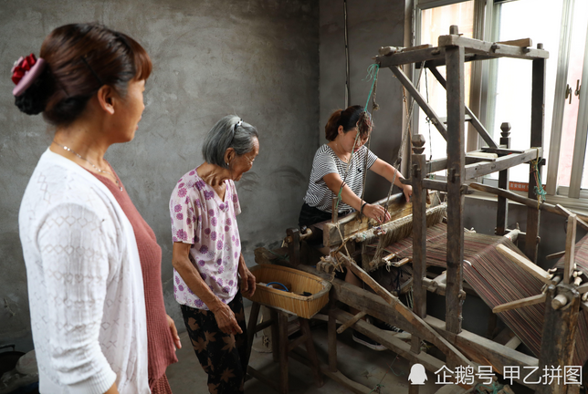安阳八旬老人织布70载 每次说起过去都泪流满面