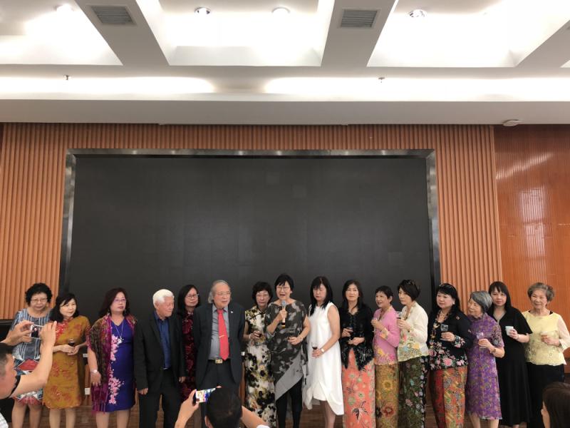 南洋之风--新加坡画家梁振康画展在内蒙古美术馆举办