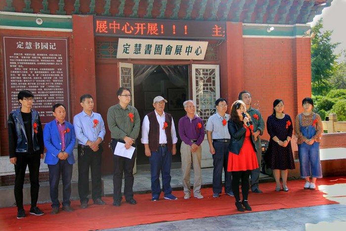 庆中秋. 迎国庆、李爱菊师生国画作品展