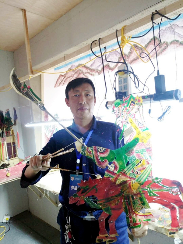 皮影戏传人民间艺术家康钢
