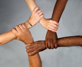 多元社会，拒绝身份歧视