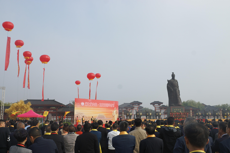 河南商丘交警护航第七届2018中国·商丘国际华商节开幕暨拜谒仪式！