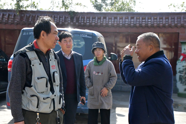 315记者摄影家网主编靳新国一行走进山东淄博洪山镇敬老院