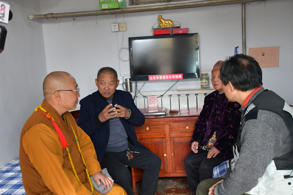 315记者摄影家网主编靳新国一行走进山东淄博洪山镇敬老院