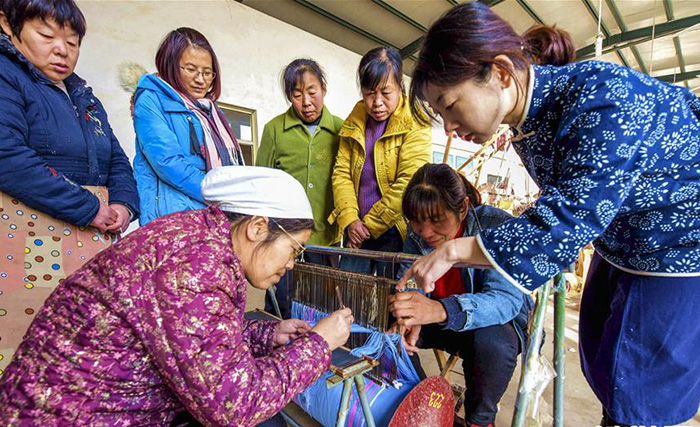 河北衡水：非遗粗布助脱贫
