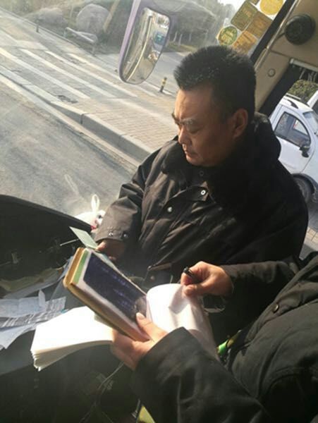商丘市交警支队领导班子持续跟车采访为哪般？