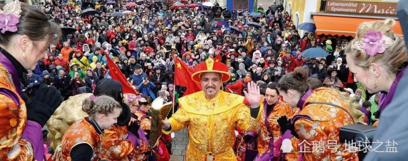 德国小镇每年也要过年！选一人当皇帝，称自己是中国人很骄傲！