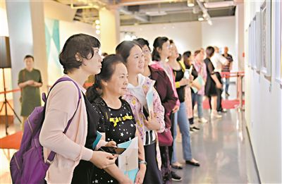 广东艺术摄影大展持续至5月16日