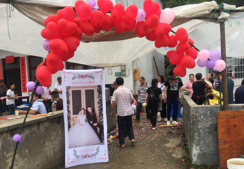 宜宾长宁县灾区的一场特殊婚礼