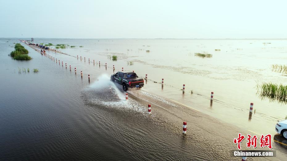 鄱阳湖水位上涨 水上公路成美景