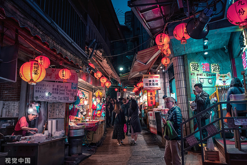 《千与千寻》再映打破次元壁垒 这些景点完美还原动画场景