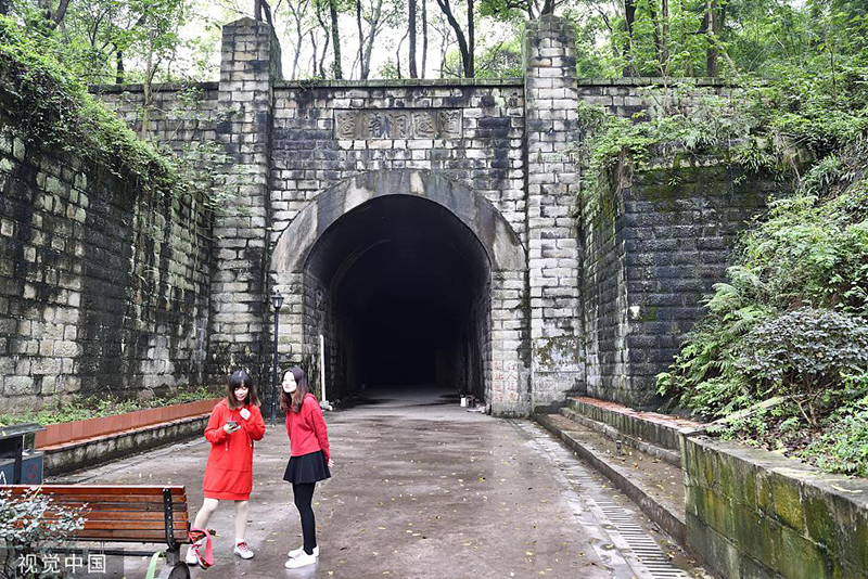 《千与千寻》再映打破次元壁垒 这些景点完美还原动画场景