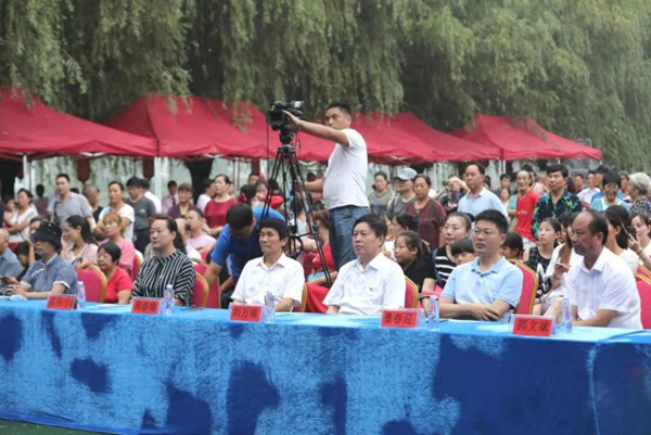 守初心文化扶贫，担使命共奔小康 