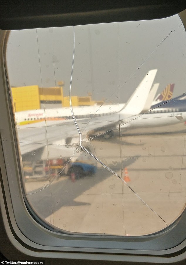 印度一客机机窗破裂后用胶带粘住继续飞