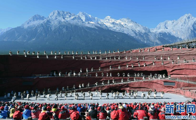 云南丽江：玉龙雪山景色壮美