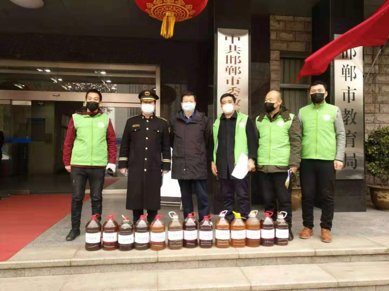 环保酵素志愿者为抗战“疫