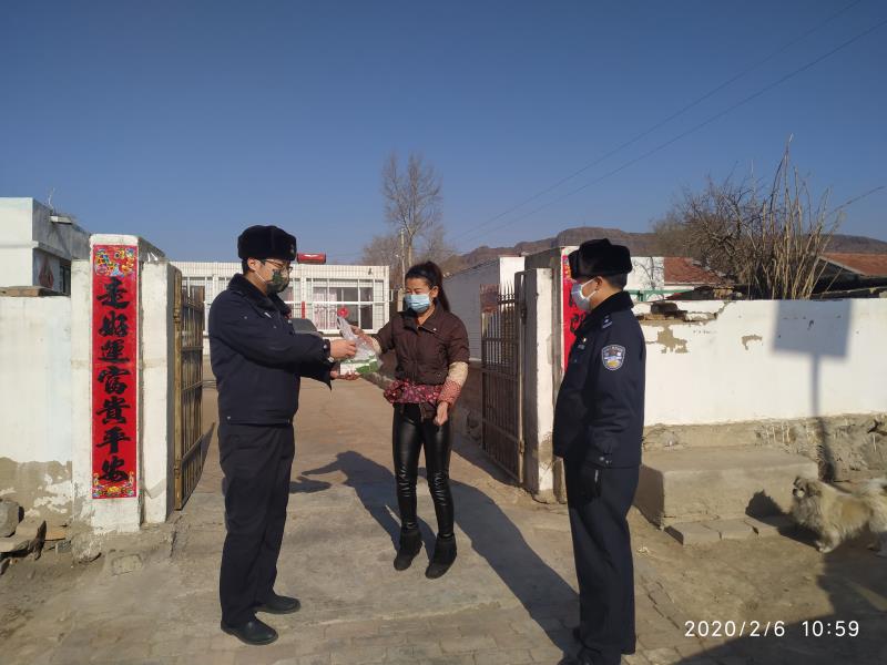 疫情无情人有情   助民买药见真情