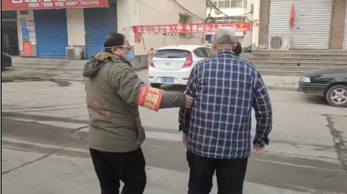 “小人物”负起“大担当”——志愿者张兆山、谭春生社区防控闯在前