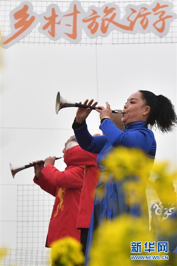 （社会）（3）河南宝丰：油菜花开引客来