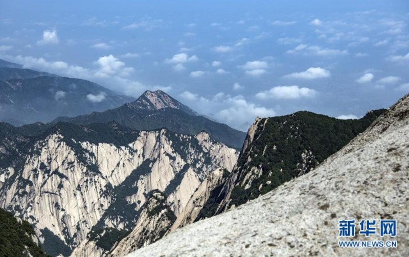 空山新雨后 西岳景色新