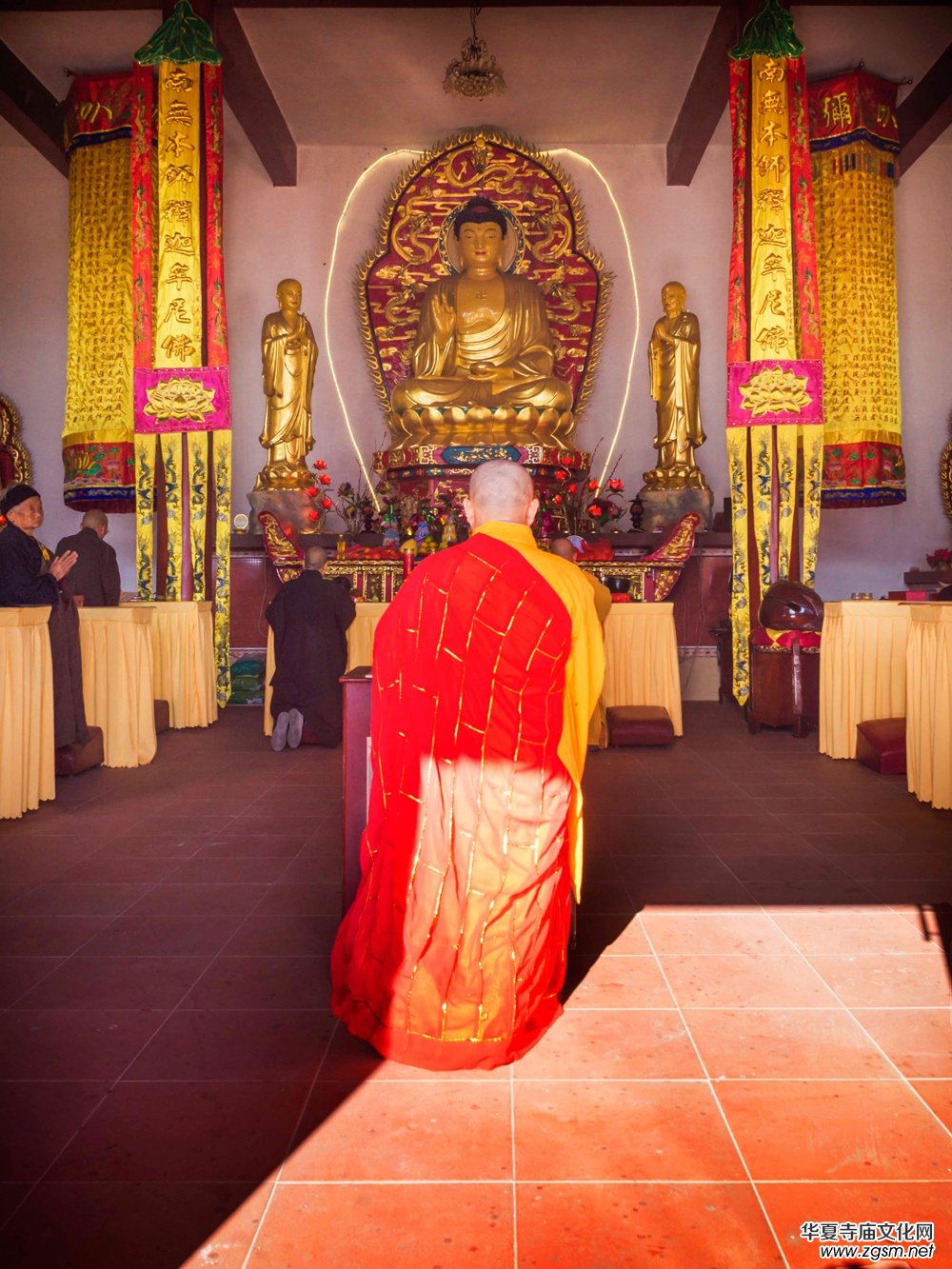 江西于都普照寺新任主持开修法师晋院暨消灾法会进行中