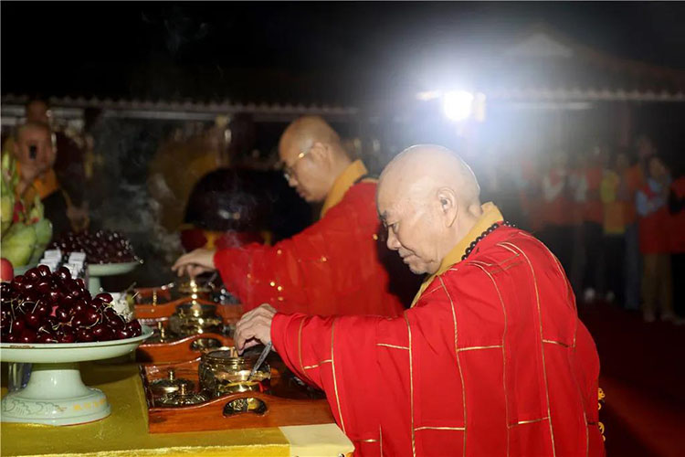 弘法寺隆重举行恭送本焕长老舍利赴甘肃酒泉敦煌市雷音寺永久供奉法会