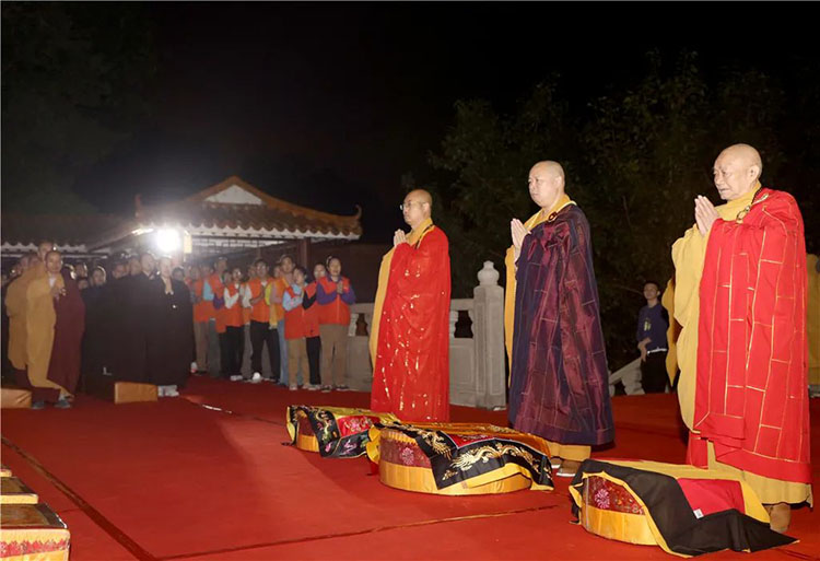 弘法寺隆重举行恭送本焕长老舍利赴甘肃酒泉敦煌市雷音寺永久供奉法会