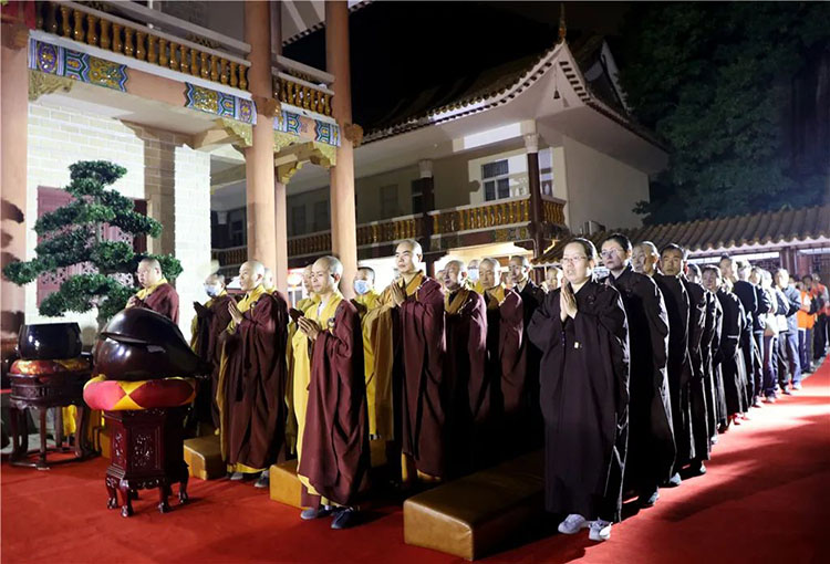 弘法寺隆重举行恭送本焕长老舍利赴甘肃酒泉敦煌市雷音寺永久供奉法会