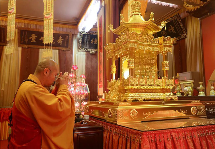 弘法寺隆重举行恭送本焕长老舍利赴甘肃酒泉敦煌市雷音寺永久供奉法会