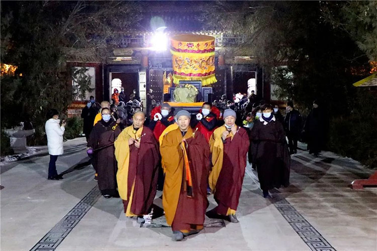 弘法寺隆重举行恭送本焕长老舍利赴甘肃酒泉敦煌市雷音寺永久供奉法会