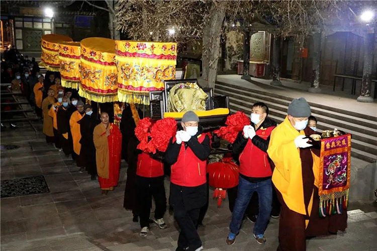 弘法寺隆重举行恭送本焕长老舍利赴甘肃酒泉敦煌市雷音寺永久供奉法会