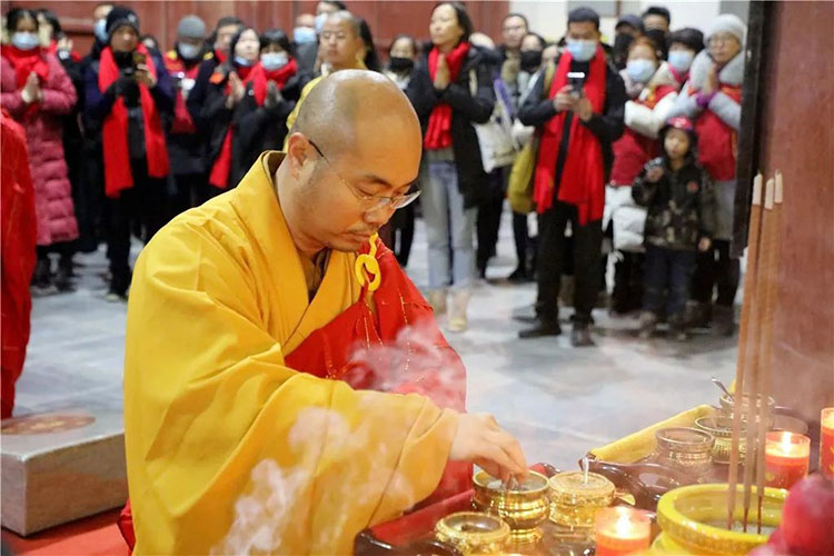 弘法寺隆重举行恭送本焕长老舍利赴甘肃酒泉敦煌市雷音寺永久供奉法会