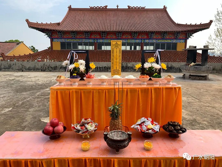 “一穷二白”的年轻僧人，让600年古庙“活”了过来