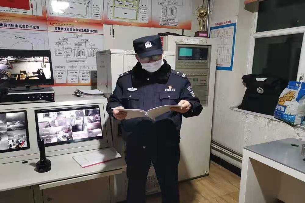 用真情温暖人心 让警徽闪耀光芒