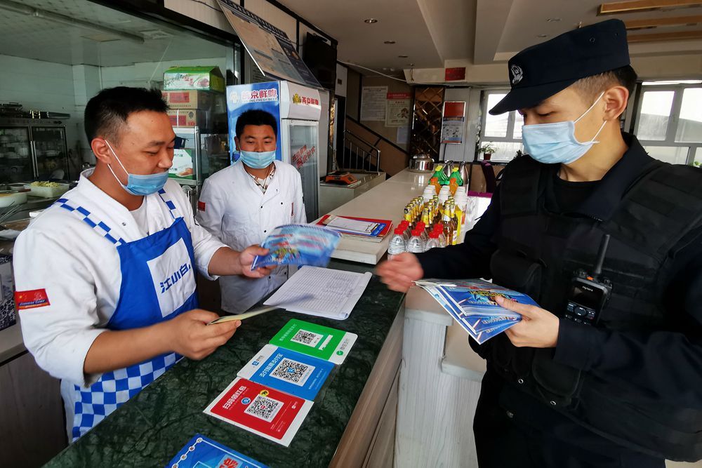 用真情温暖人心 让警徽闪耀光芒