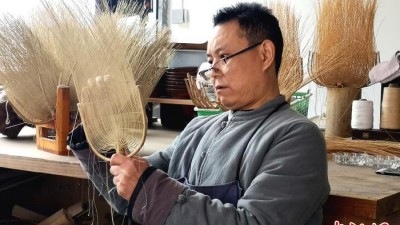 探访百年非遗德阳潮扇制作技艺：工序繁复精细 机器无法代替纯手工制作
