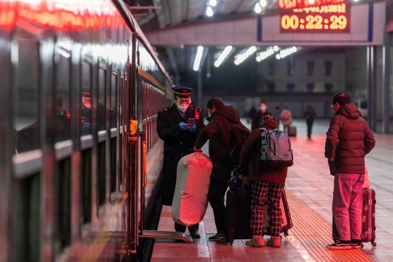 2021年春运28日启动 北京站首趟列车发出