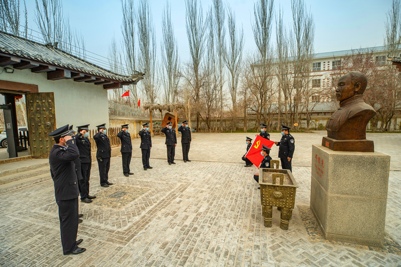 叶城县公安局开展“推进党史学习教育 共同做好爱国主义 民族团结教育工作”主题党日活动  