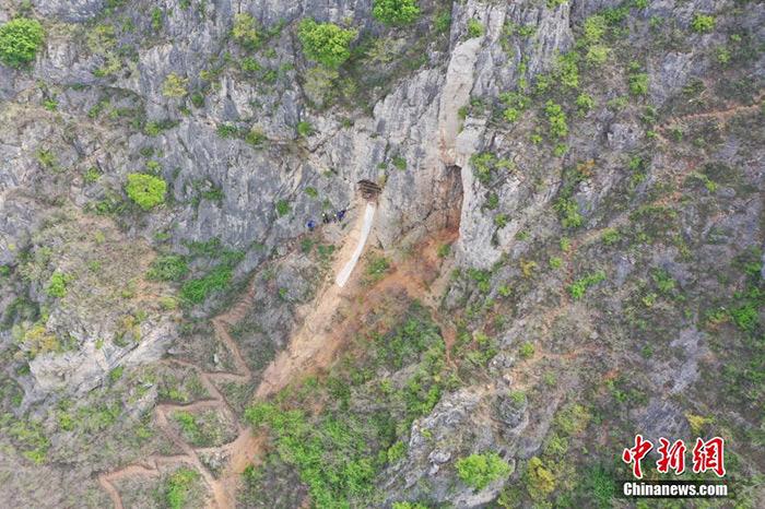 探访距今3万年前古人类的“悬崖豪宅”