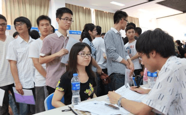 实习岗位明码标价？ 警惕“付费实习”灰色产业链