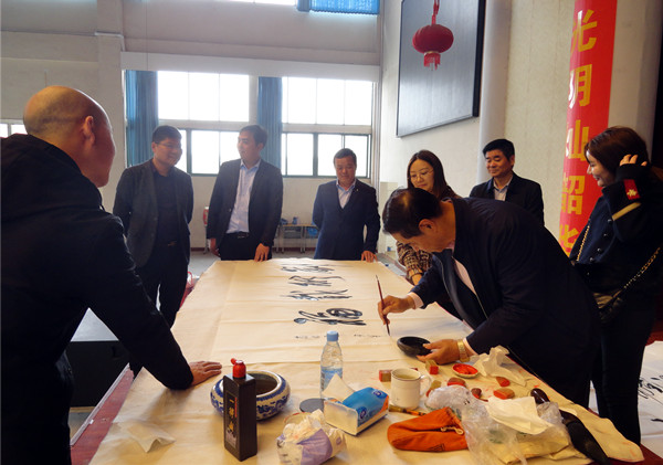 奋发图强立壮志 家国情怀勇担当 ——军史专家庄宏华为大别山孩子讲党史