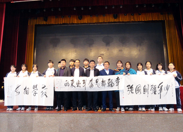 奋发图强立壮志 家国情怀勇担当 ——军史专家庄宏华为大别山孩子讲党史