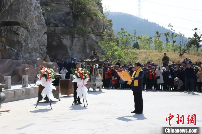 4月14日，在孟子故里山东邹城，社会各界人士祭祀、纪念伏羲、女娲。 陈静摄