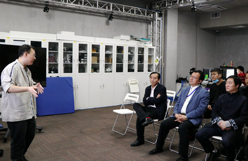 书画家王余根一行赴北京电影学院进行交流