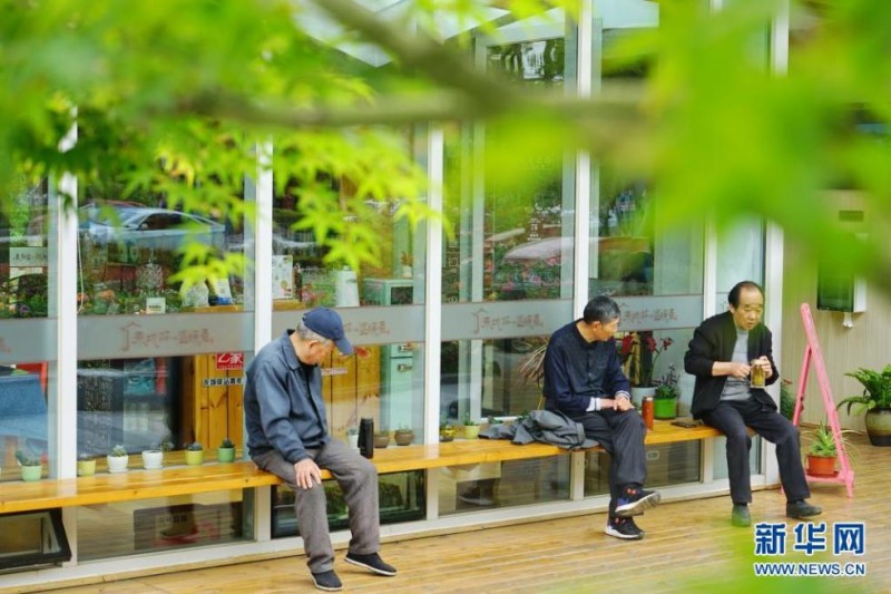 浙江嘉兴：公厕蝶变“城市驿站”